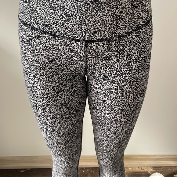 Lululemon Leggings - Picture 5 of 9